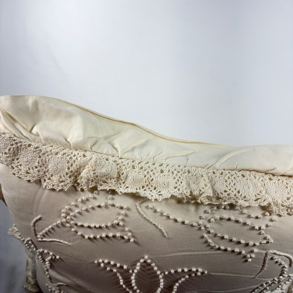 Vintage Candlewick Floral Throw Pillow 16x16 Cream Lace Trim Cottagecore - Picture 10 of 10
